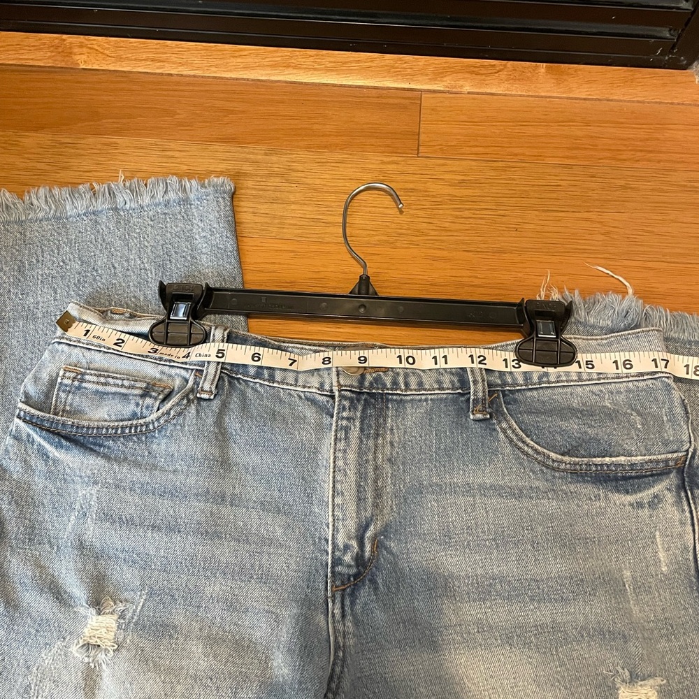 Joe’s Light Blue Distressed Jeans Size 31
